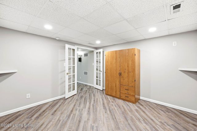 7022 Black Walnut Cir, Louisville, KY 40229