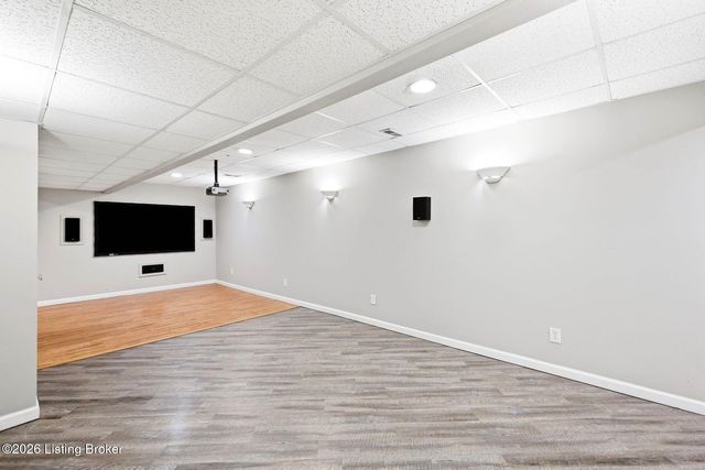 7022 Black Walnut Cir, Louisville, KY 40229