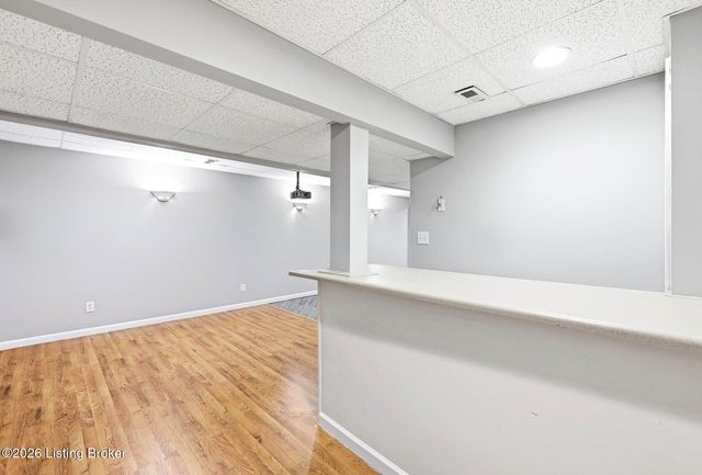 7022 Black Walnut Cir, Louisville, KY 40229