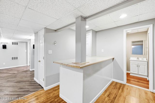 7022 Black Walnut Cir, Louisville, KY 40229