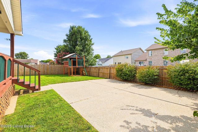 7022 Black Walnut Cir, Louisville, KY 40229