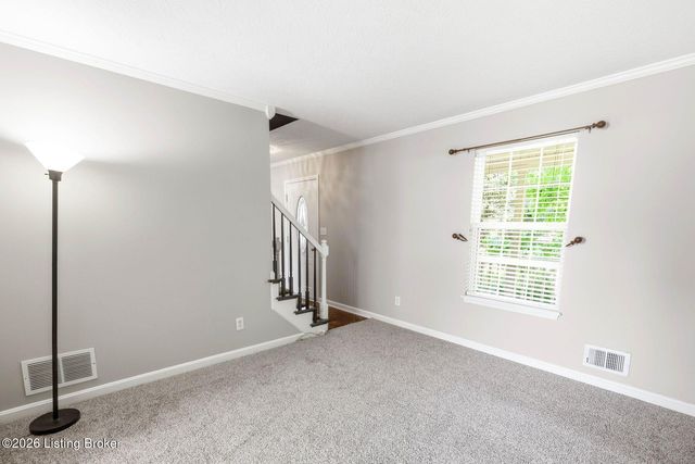 7022 Black Walnut Cir, Louisville, KY 40229