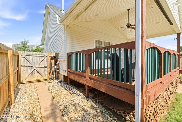 7022 Black Walnut Cir, Louisville, KY 40229