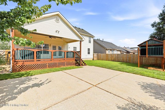 7022 Black Walnut Cir, Louisville, KY 40229