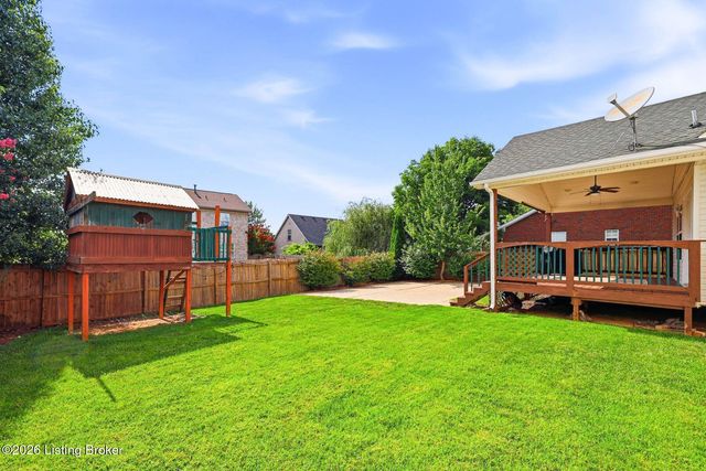 7022 Black Walnut Cir, Louisville, KY 40229