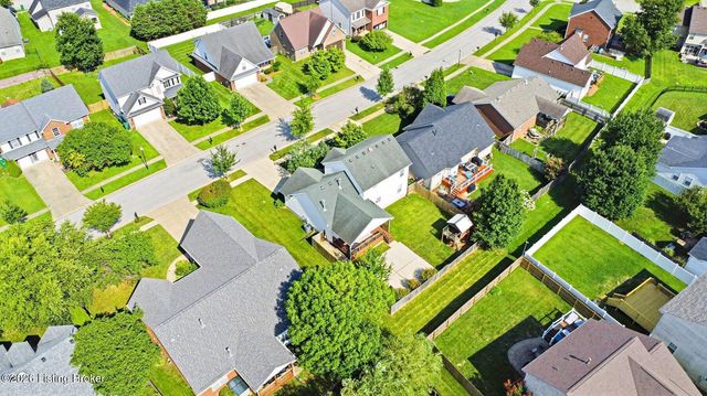 7022 Black Walnut Cir, Louisville, KY 40229