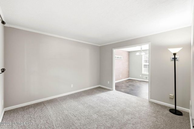 7022 Black Walnut Cir, Louisville, KY 40229