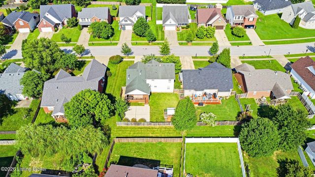 7022 Black Walnut Cir, Louisville, KY 40229