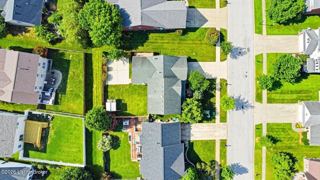 7022 Black Walnut Cir, Louisville, KY 40229