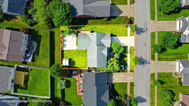 7022 Black Walnut Cir, Louisville, KY 40229