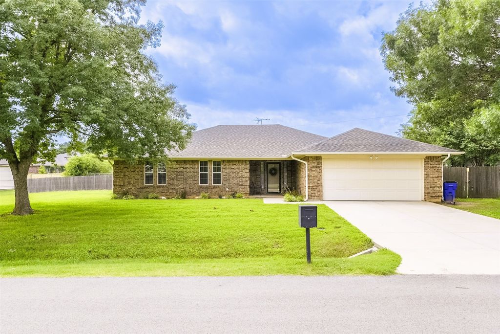257 Spring Brook Drive, Mansfield, TX 76063