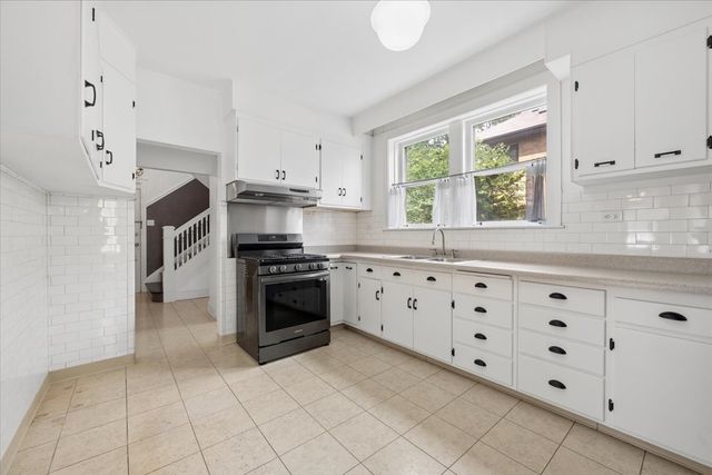 4821 N Harding Avenue, Chicago, IL 60625