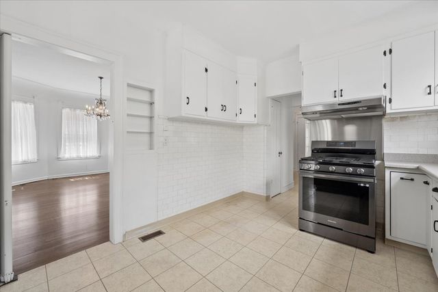 4821 N Harding Avenue, Chicago, IL 60625