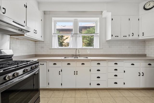 4821 N Harding Avenue, Chicago, IL 60625