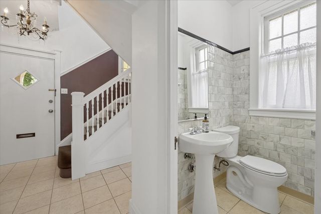 4821 N Harding Avenue, Chicago, IL 60625