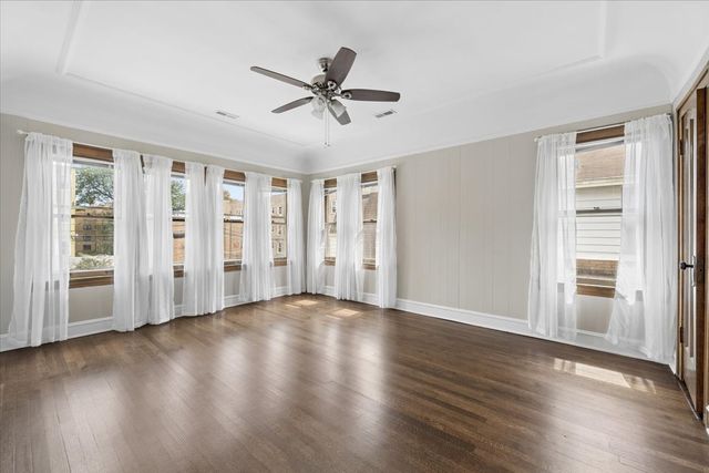 4821 N Harding Avenue, Chicago, IL 60625