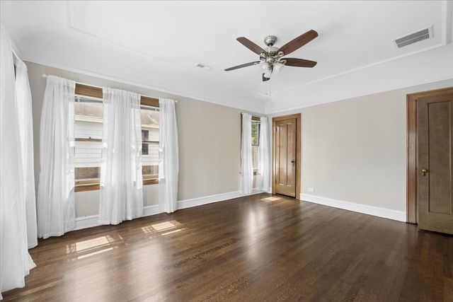 4821 N Harding Avenue, Chicago, IL 60625