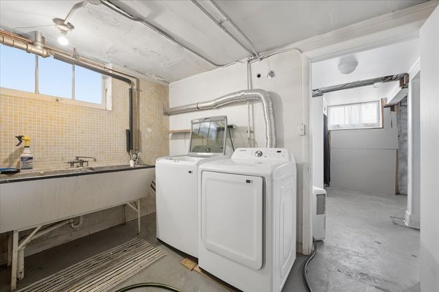 4821 N Harding Avenue, Chicago, IL 60625