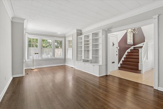 4821 N Harding Avenue, Chicago, IL 60625