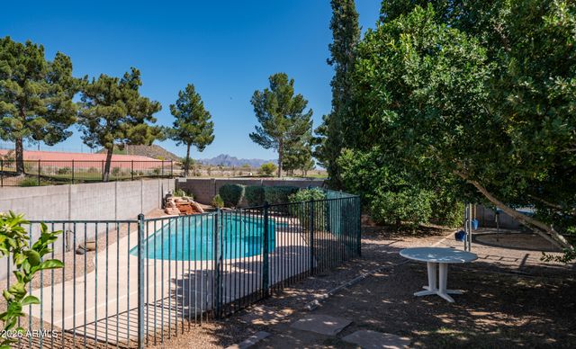 8158 E Fox Street, Mesa, AZ 85207