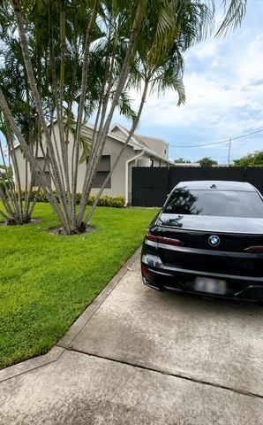 1818 Meadow Court Guest House, West Palm Beach, FL 33406