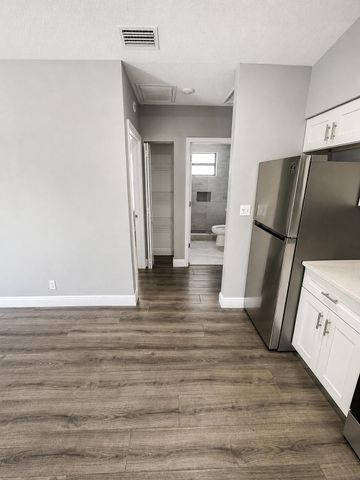 1818 Meadow Court Guest House, West Palm Beach, FL 33406
