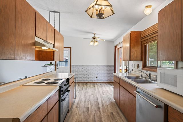 7817 67th Avenue N, Brooklyn Park, MN 55428