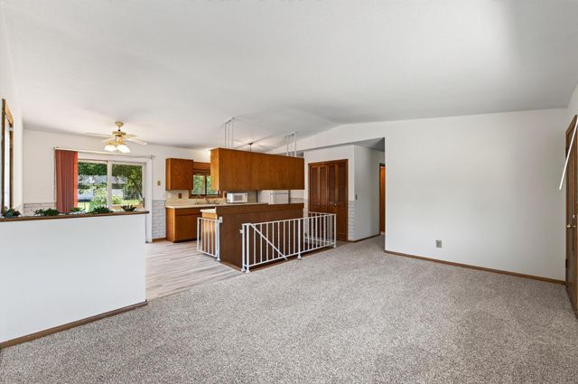 7817 67th Avenue N, Brooklyn Park, MN 55428