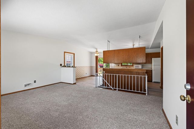7817 67th Avenue N, Brooklyn Park, MN 55428
