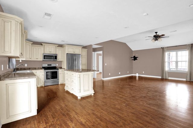 186 KING RD, Selmer, TN 38375