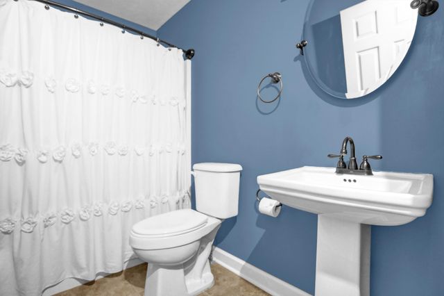 186 KING RD, Selmer, TN 38375