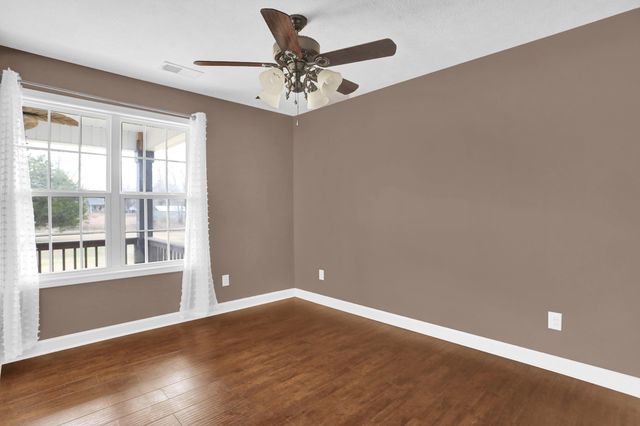 186 KING RD, Selmer, TN 38375