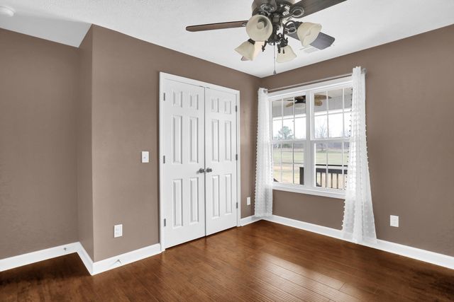 186 KING RD, Selmer, TN 38375