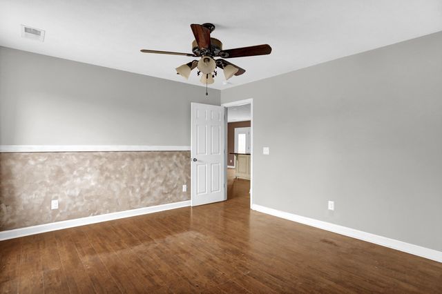 186 KING RD, Selmer, TN 38375