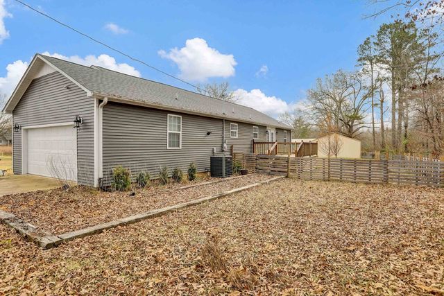 186 KING RD, Selmer, TN 38375