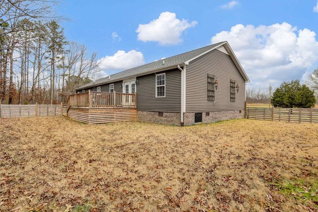 186 KING RD, Selmer, TN 38375