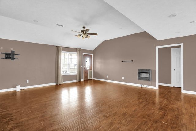 186 KING RD, Selmer, TN 38375