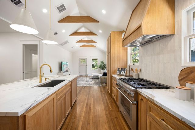 1528 Cortlandt Street, Houston, TX 77008