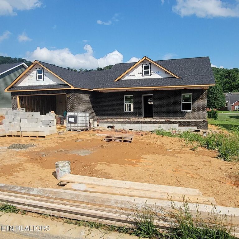 214 Mossy Rock Rd, Clinton, TN 37716