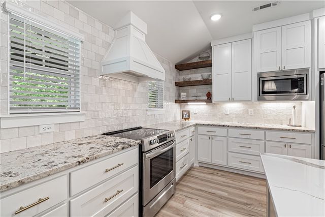 4 Callander Lane, Bella Vista, AR 72715