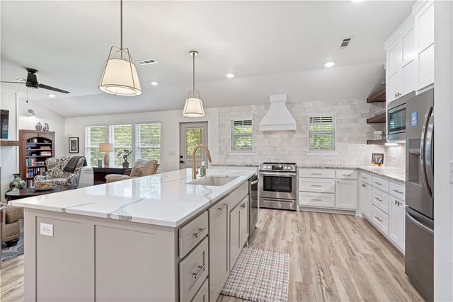 4 Callander Lane, Bella Vista, AR 72715