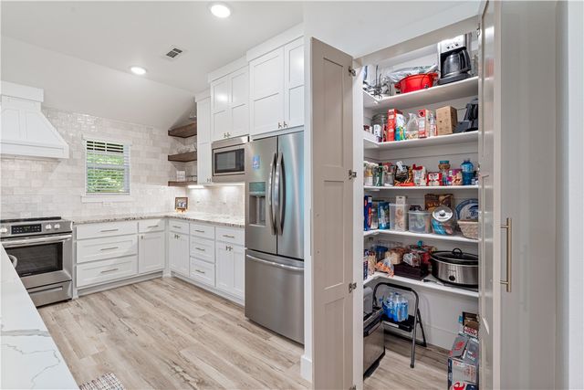 4 Callander Lane, Bella Vista, AR 72715