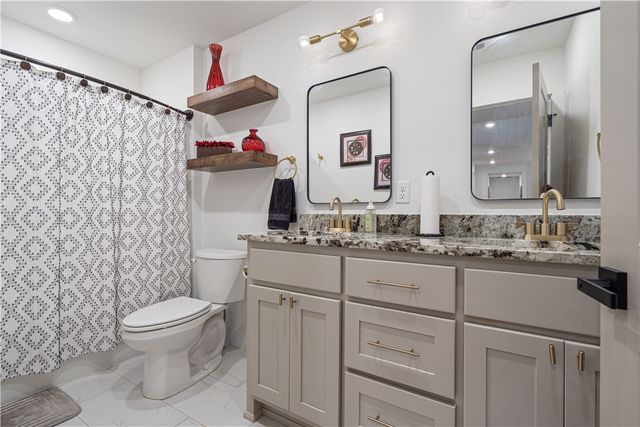 4 Callander Lane, Bella Vista, AR 72715
