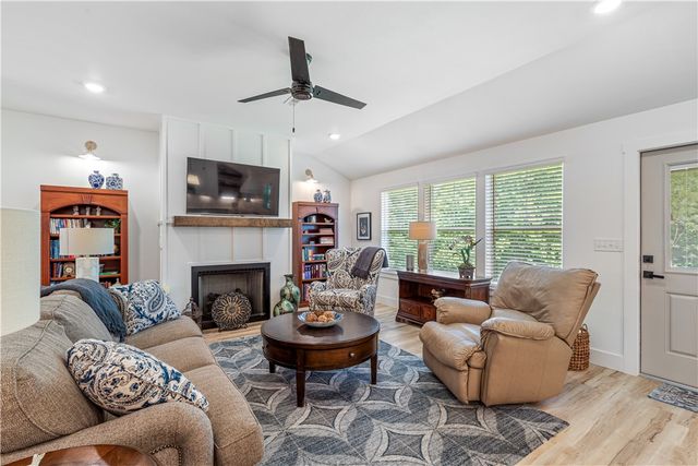 4 Callander Lane, Bella Vista, AR 72715