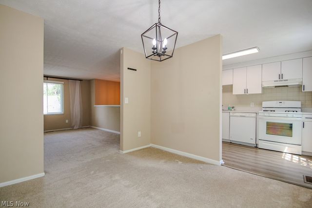 10015 Windjammer Trail, Aurora, OH 44202