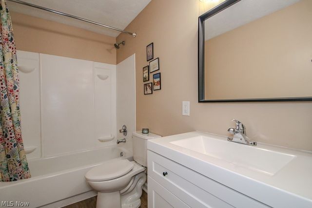 10015 Windjammer Trail, Aurora, OH 44202