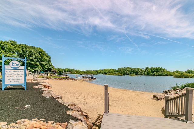 10015 Windjammer Trail, Aurora, OH 44202