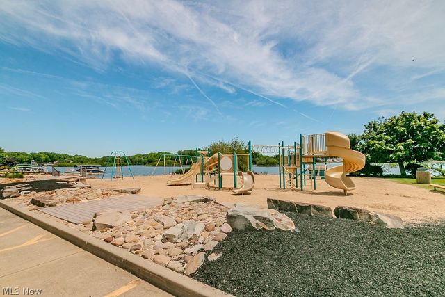 10015 Windjammer Trail, Aurora, OH 44202