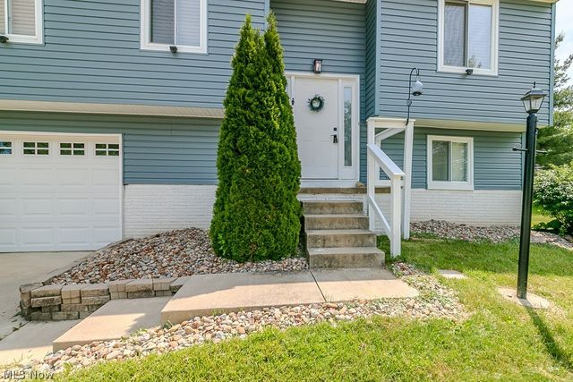 10015 Windjammer Trail, Aurora, OH 44202