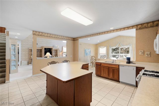 421 Carrington Lane, Broadview Heights, OH 44147